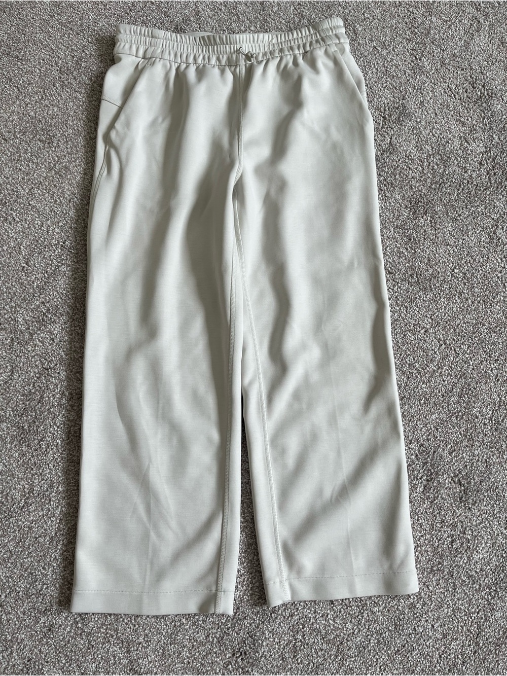 lululemon athletica women's Light Cream Softstreme Crop Pant
